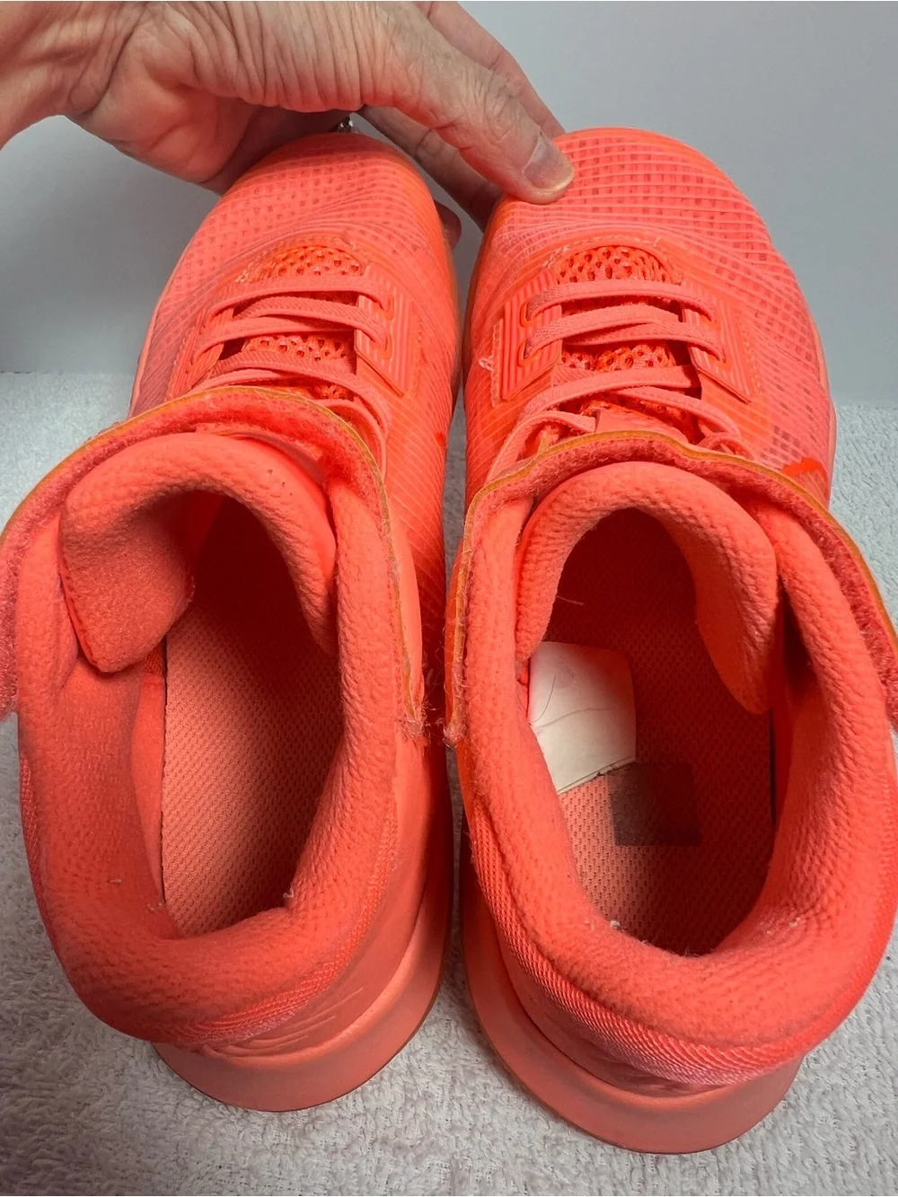 Nike Kyrie Flytrap Orange Mid Top Basketball Sneaker Strap Youth 2.5Y CT5536-800